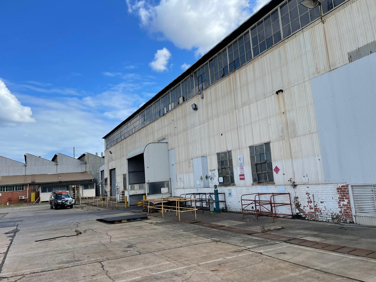 7500 ROH Automotive – Reline 300m x 600mm box gutters for casting plant western boundary building